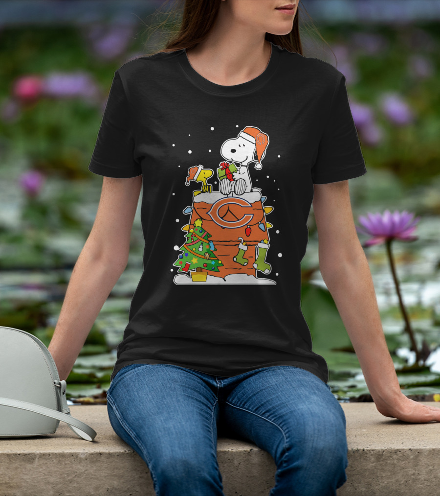 Chicago Bears Snoopy Christmas Tree Stockings Gift T-Shirt