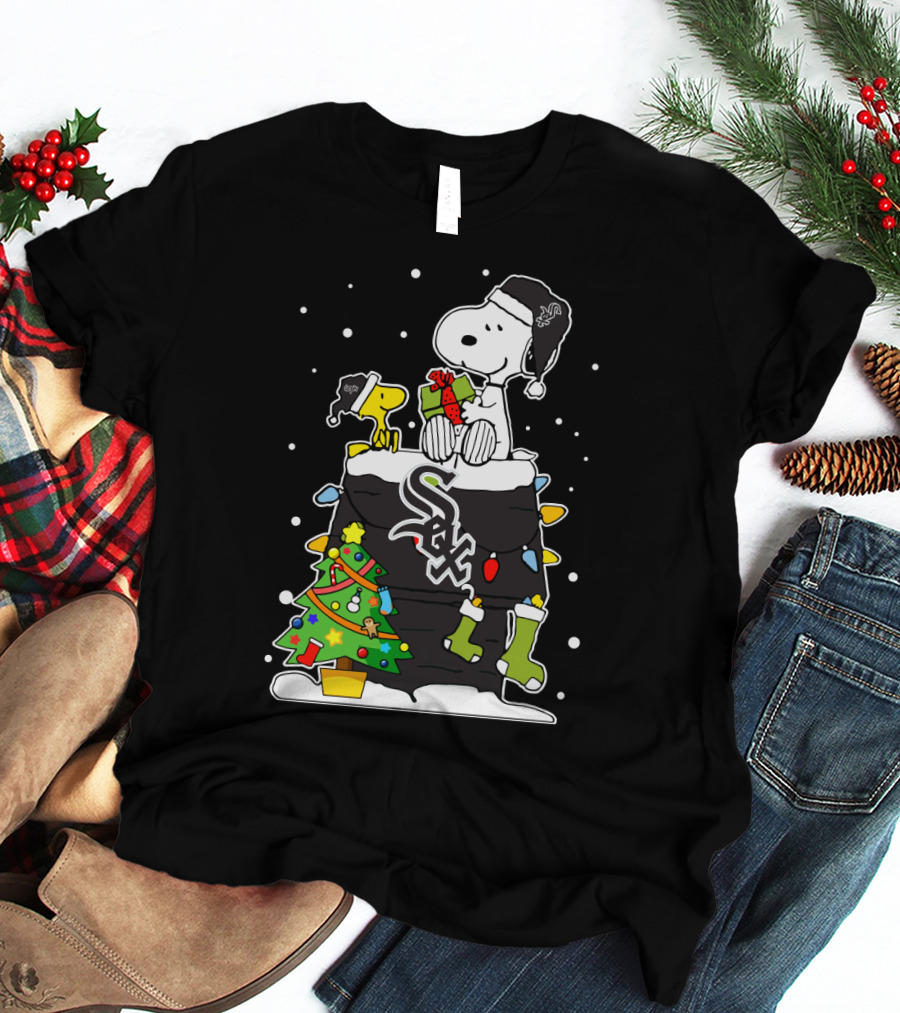 Chicago White Sox Snoopy Christmas Celebration T-Shirt