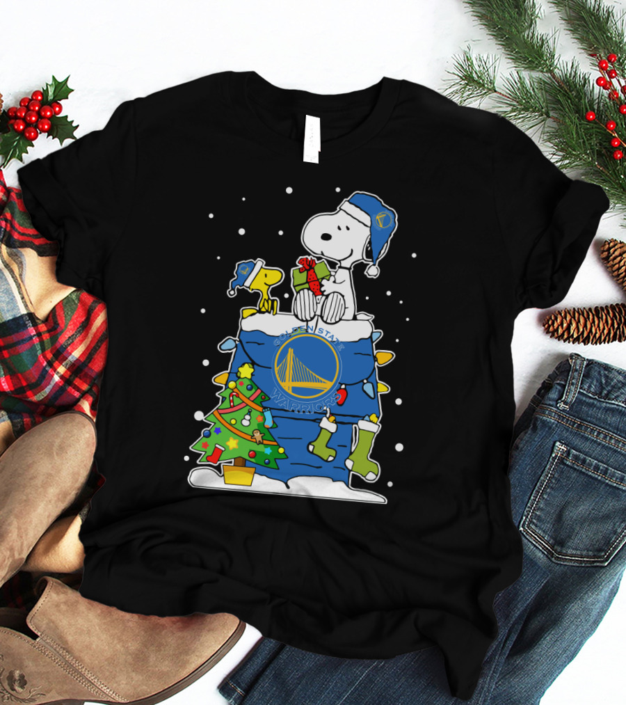 Golden State Warriors Happy Holidays Snoopy And Woodstock Christmas Tree T-Shirt