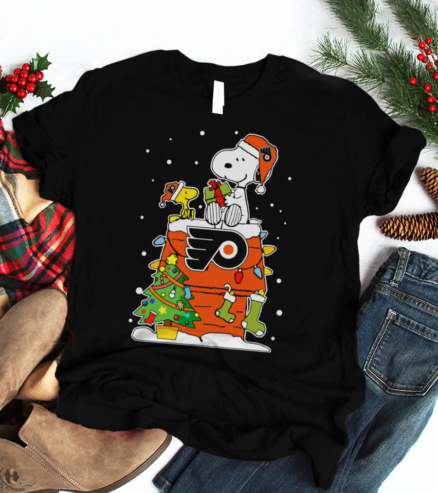 Snoopy Philadelphia Flyers Christmas Celebration With Woodstock And Gifts T-Shirt