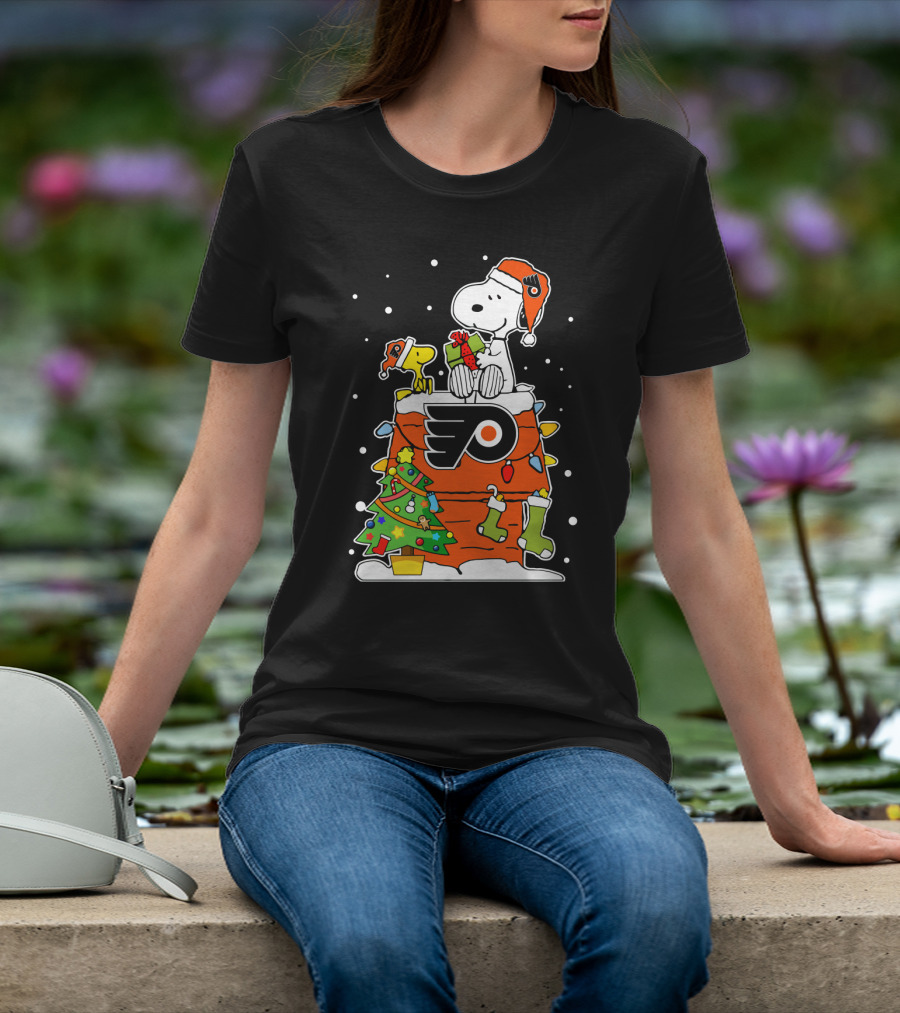 Snoopy Philadelphia Flyers Christmas Celebration With Woodstock And Gifts T-Shirt