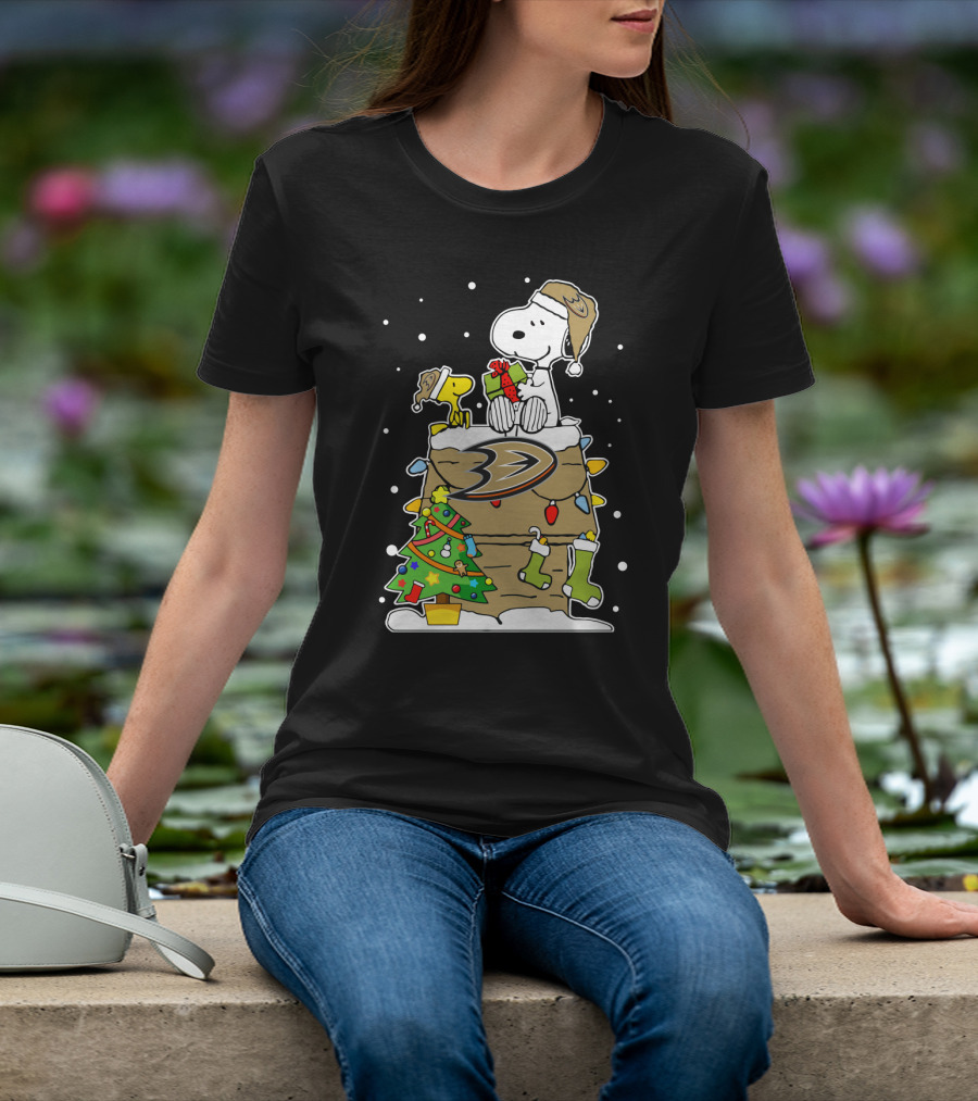 Snoopy And Woodstock Anaheim Ducks Christmas Celebration T-Shirt