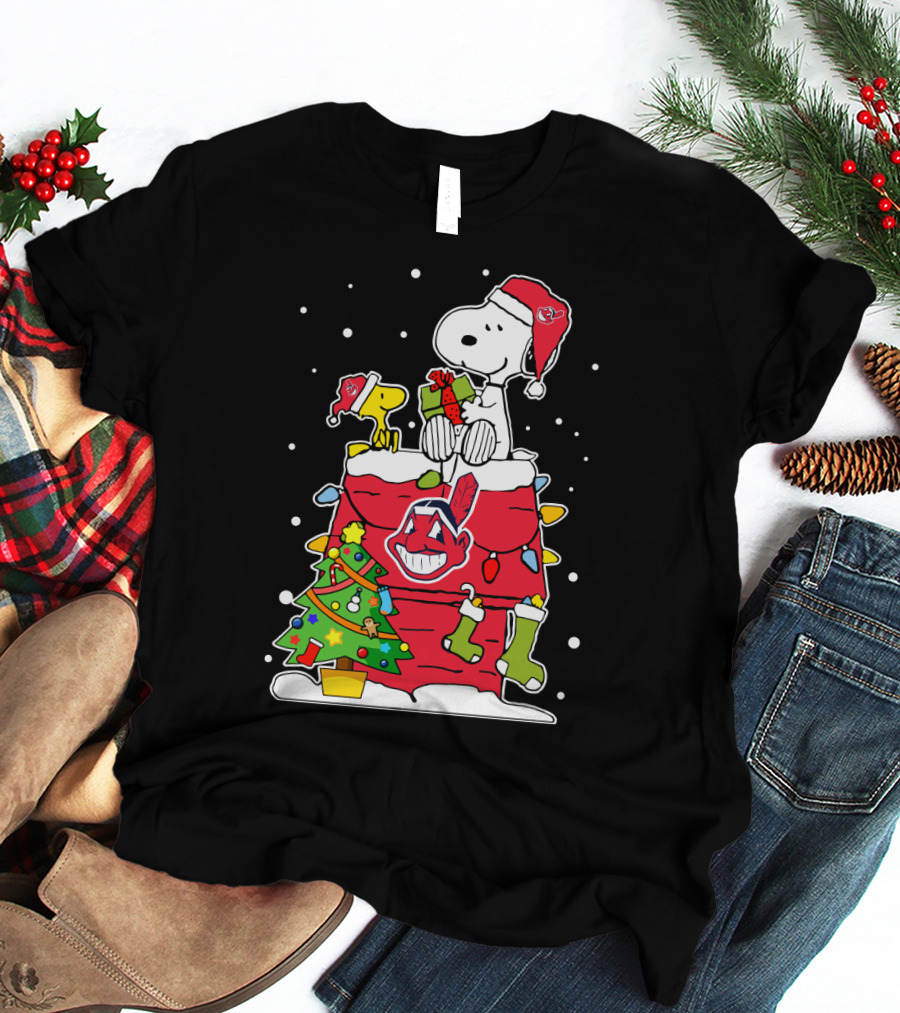 Christmas Snoopy Cleveland Indians Chief Wahoo Peanuts Holiday Scene T-Shirt