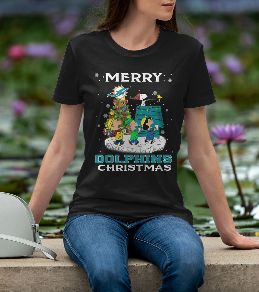 Merry Miami Dolphins Christmas With Snoopy And Woodstock Holiday Scene T-Shirt