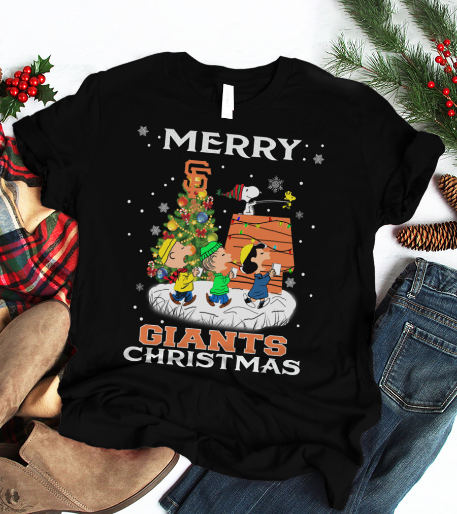 Merry San Francisco Giants Christmas Snoopy Peanuts Festive Scene T-Shirt