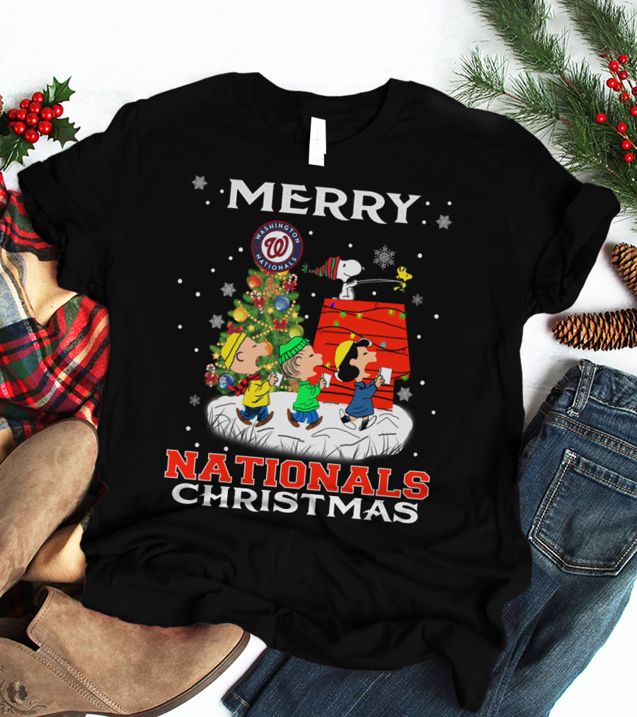 Merry Washington Nationals Christmas Snoopy With Peanuts Characters Decorate Tree T-Shirt