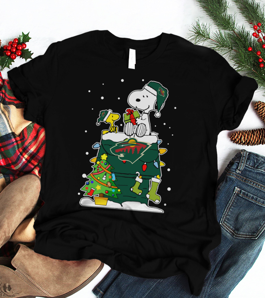 Minnesota Wild Christmas Snoopy Lover Peanuts Hockey Holiday Scene T-Shirt