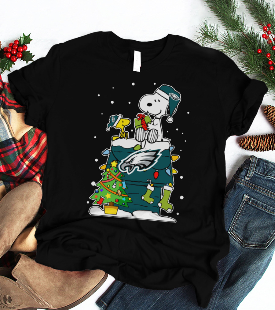 Philadelphia Eagles Snoopy Christmas Doghouse With Woodstock And Lights T-Shirt