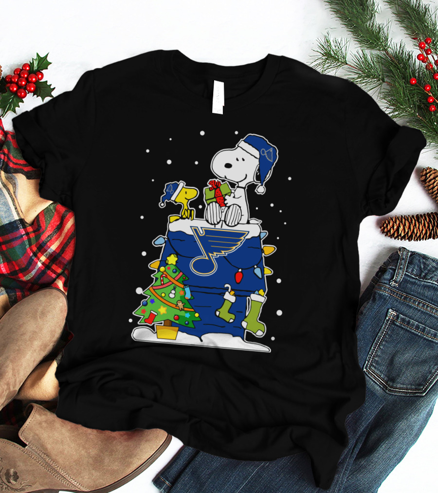 St. Louis Blues Snoopy Christmas Doghouse Scene With Woodstock And Gifts T-Shirt