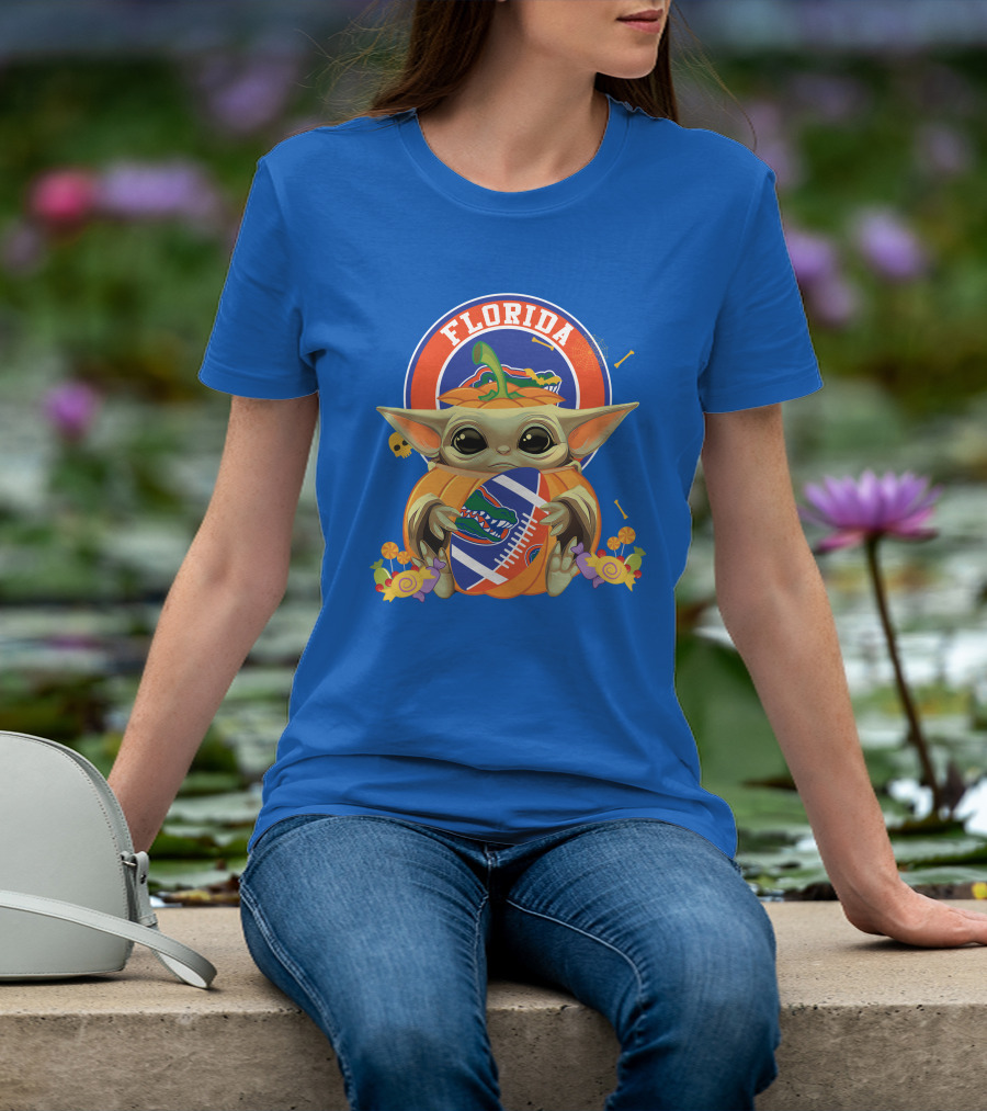 Florida Gators Halloween Pumpkin Baby Yoda Hug Football T-Shirt