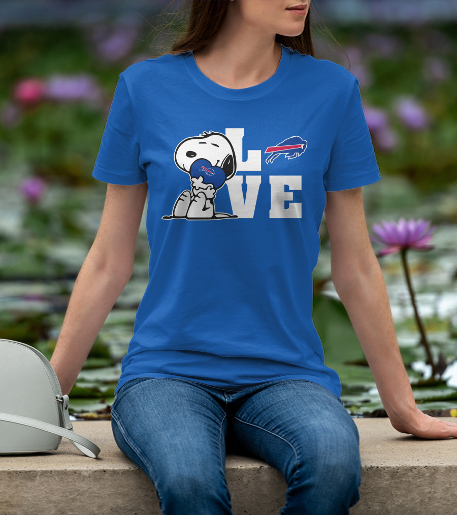 Snoopy Holding Heart Buffalo Bills Love T-Shirt