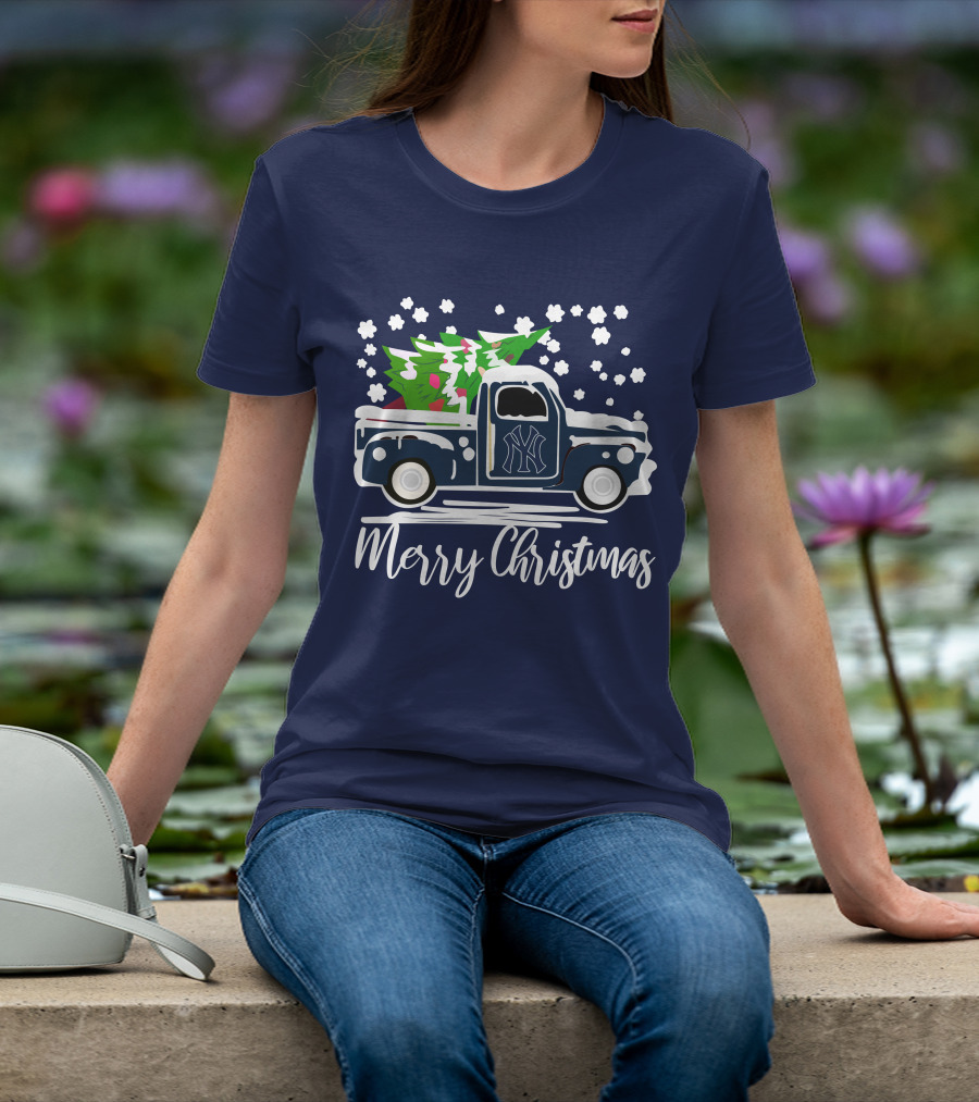 New York Yankees Vintage Truck Merry Christmas Snowflakes Tree T-Shirt