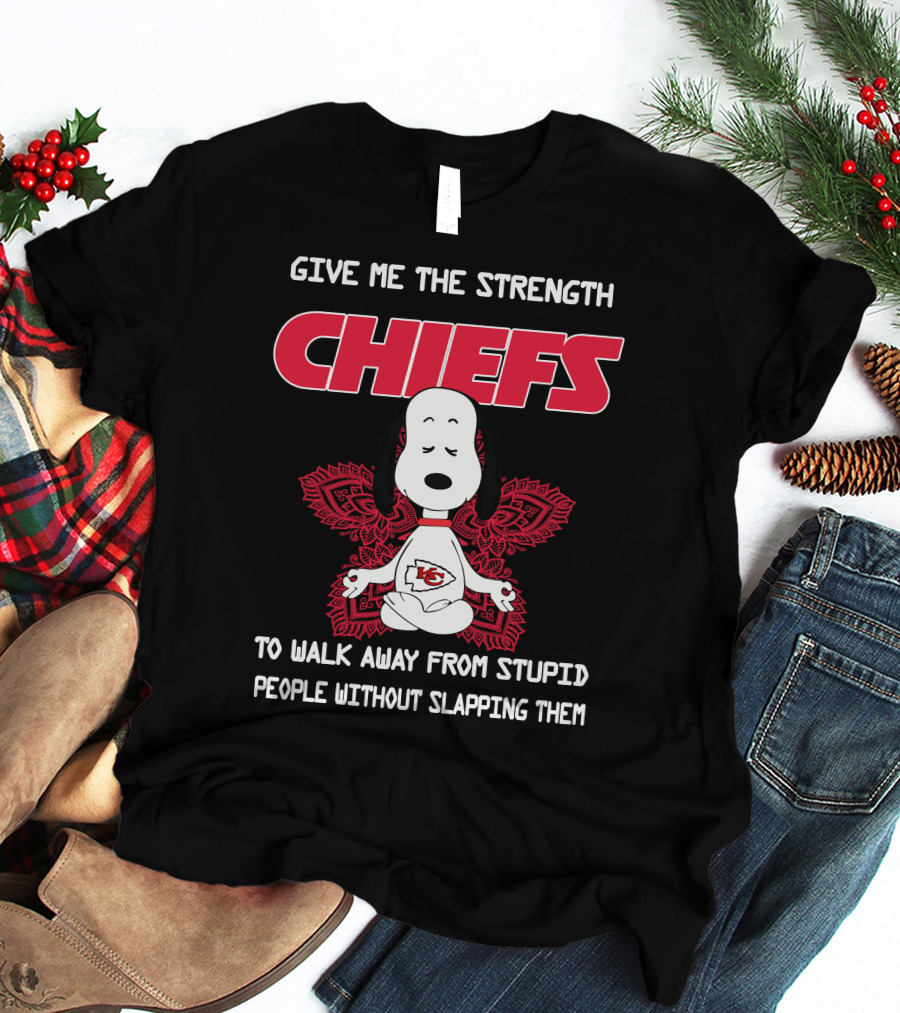 Kansas City Chiefs Snoopy Give Me The Strength To Walk Away From Stupid People Without Slapping Them Yoga T-Shirt
