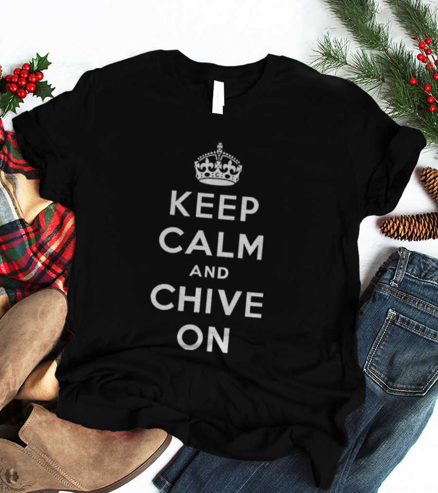 KEEP CALM AND CHIVE ON CROWN MOTIF VINTAGE STYLE T-Shirt