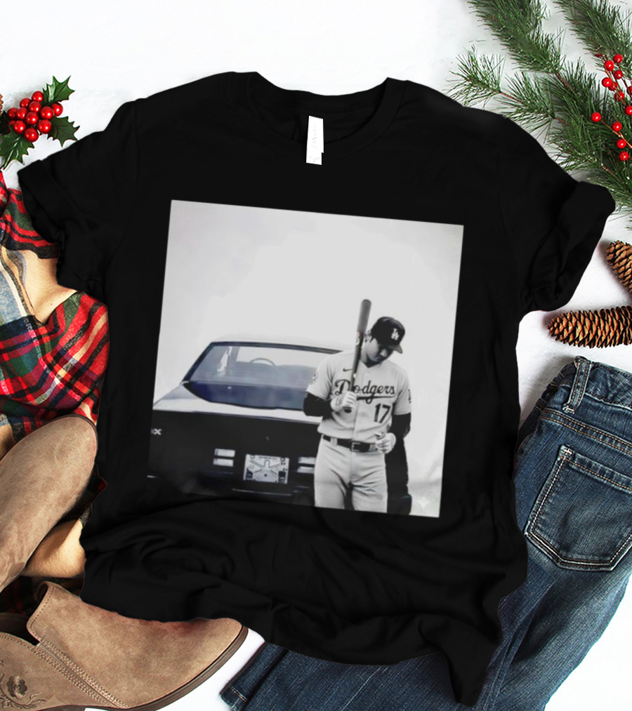 Shohei Ohtani Los Angeles Dodgers Baseball Pose Vintage Car Scene T-Shirt