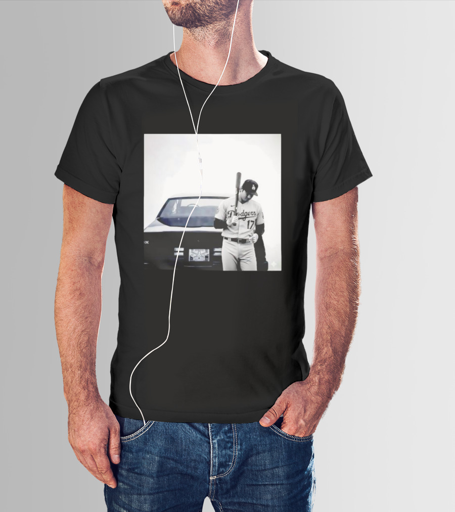 Shohei Ohtani Los Angeles Dodgers Baseball Pose Vintage Car Scene T-Shirt