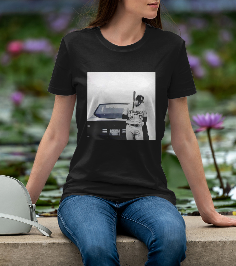 Shohei Ohtani Los Angeles Dodgers Baseball Pose Vintage Car Scene T-Shirt