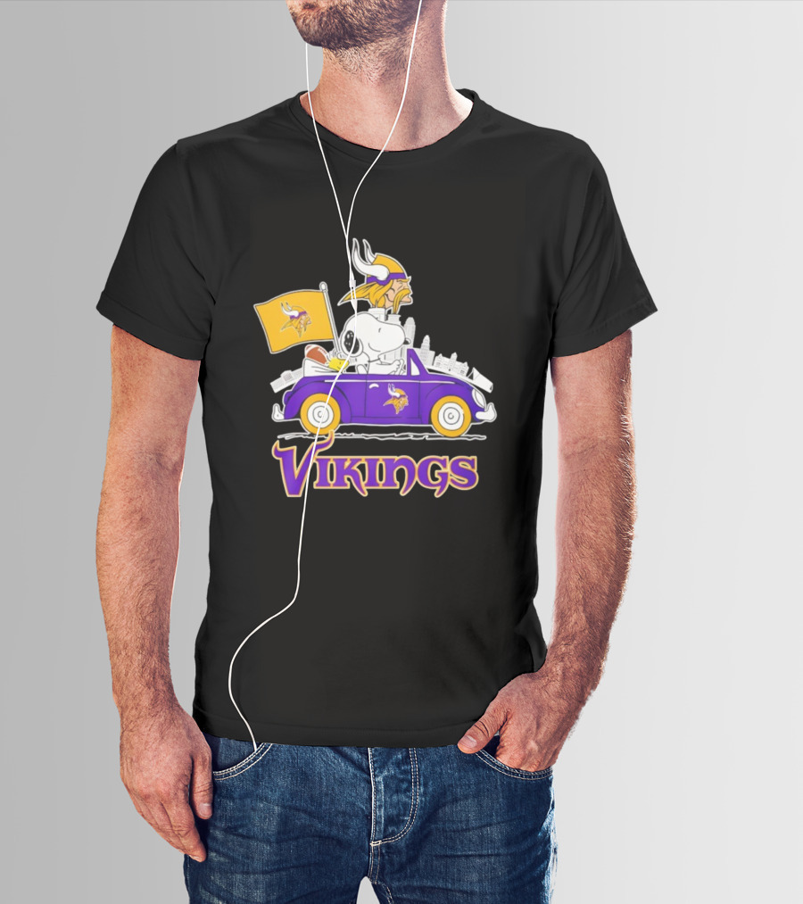 Minnesota Vikings Snoopy Woodstock Driving Purple Car Fan Art T-Shirt