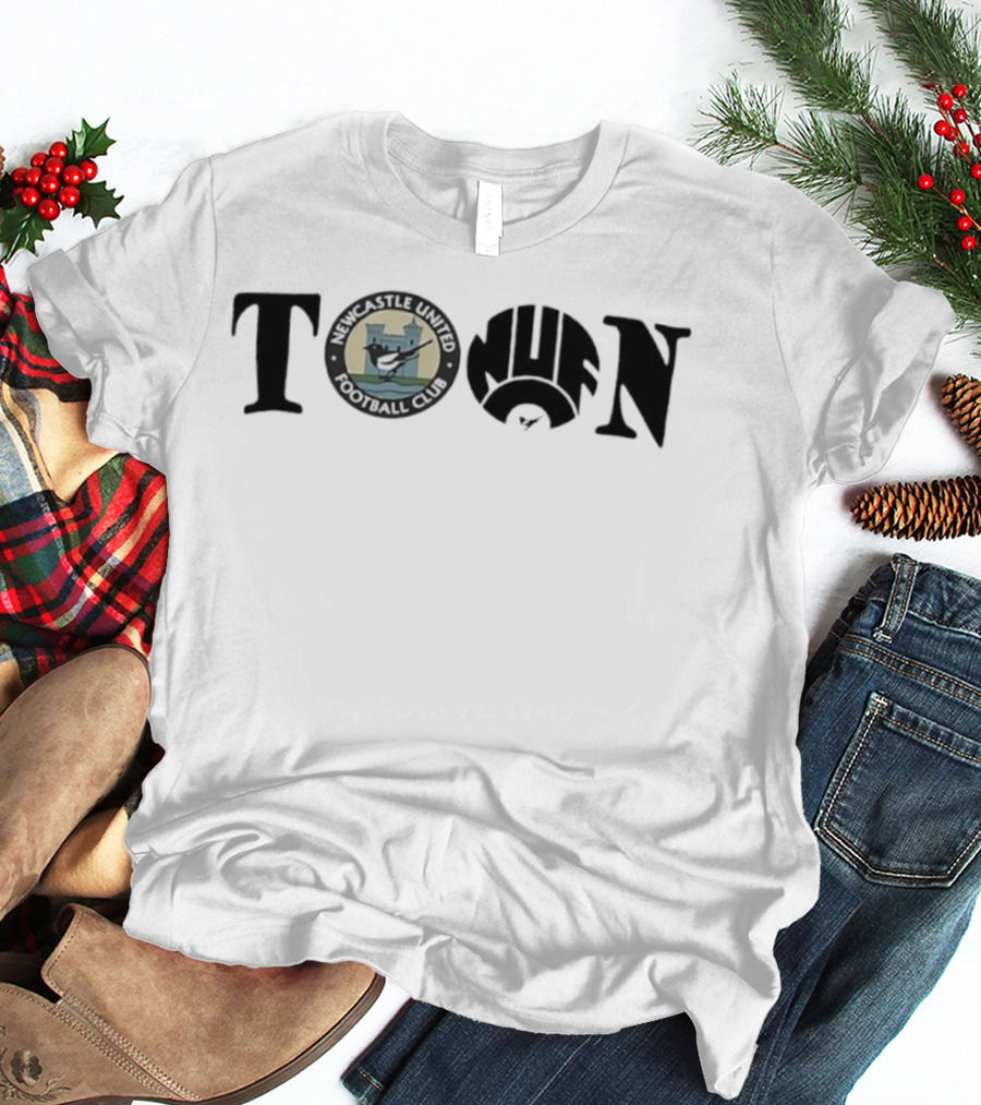 Toon Newcastle United Football Club Emblem Magpie Badge T-Shirt