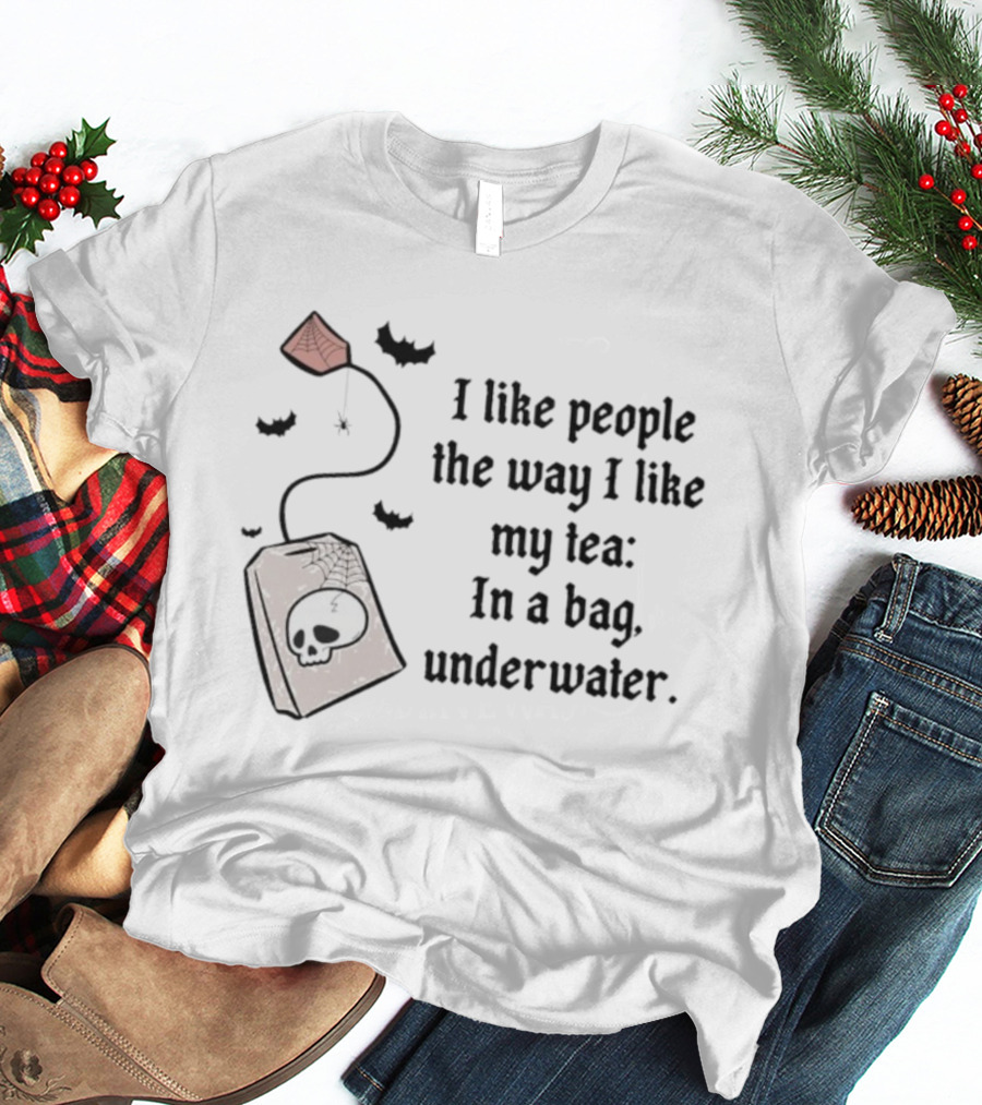 I Like People The Way I Like My Tea Skull Teabag Halloween Bats T-Shirt