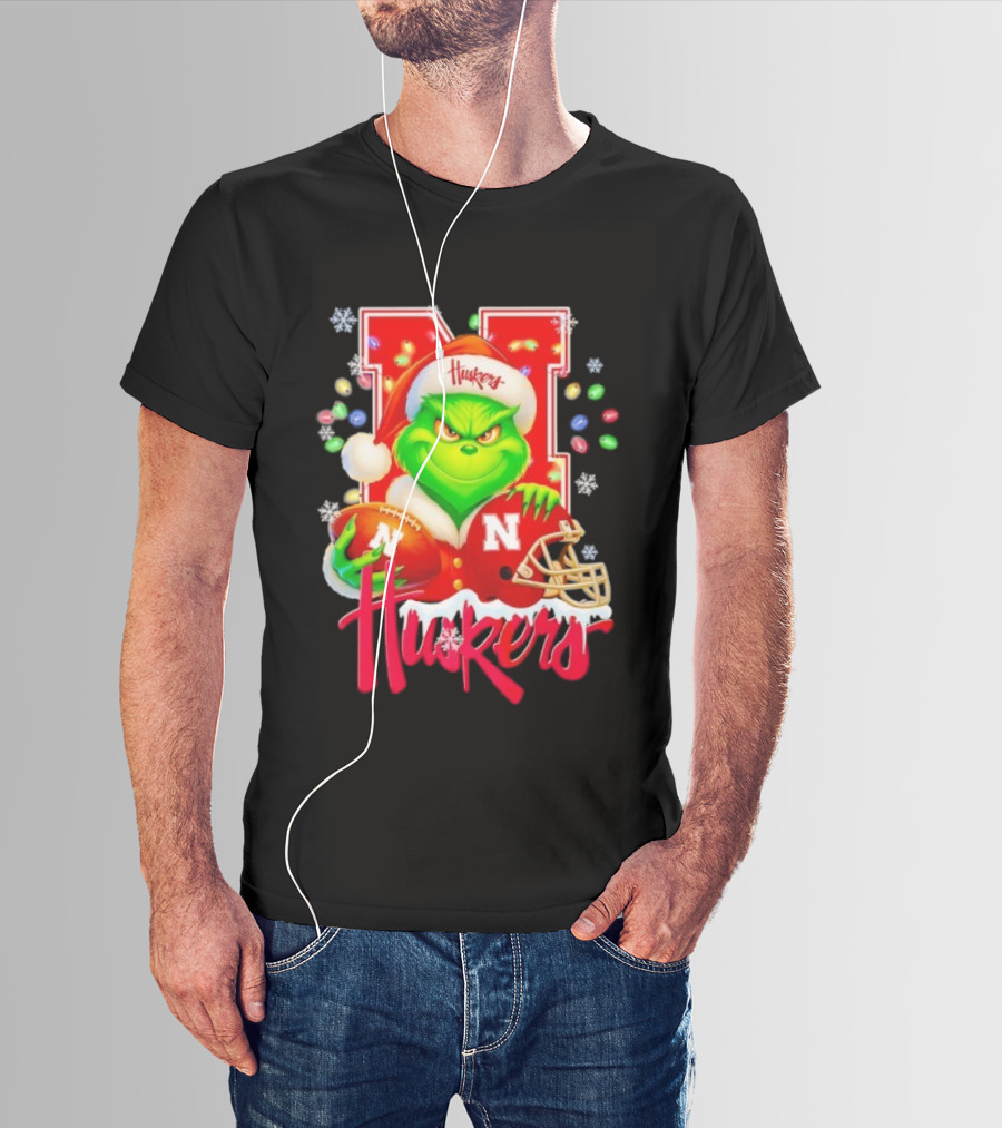 Grinch Santa With Nebraska Cornhuskers Helmet And Football Merry Christmas Huskers T-Shirt