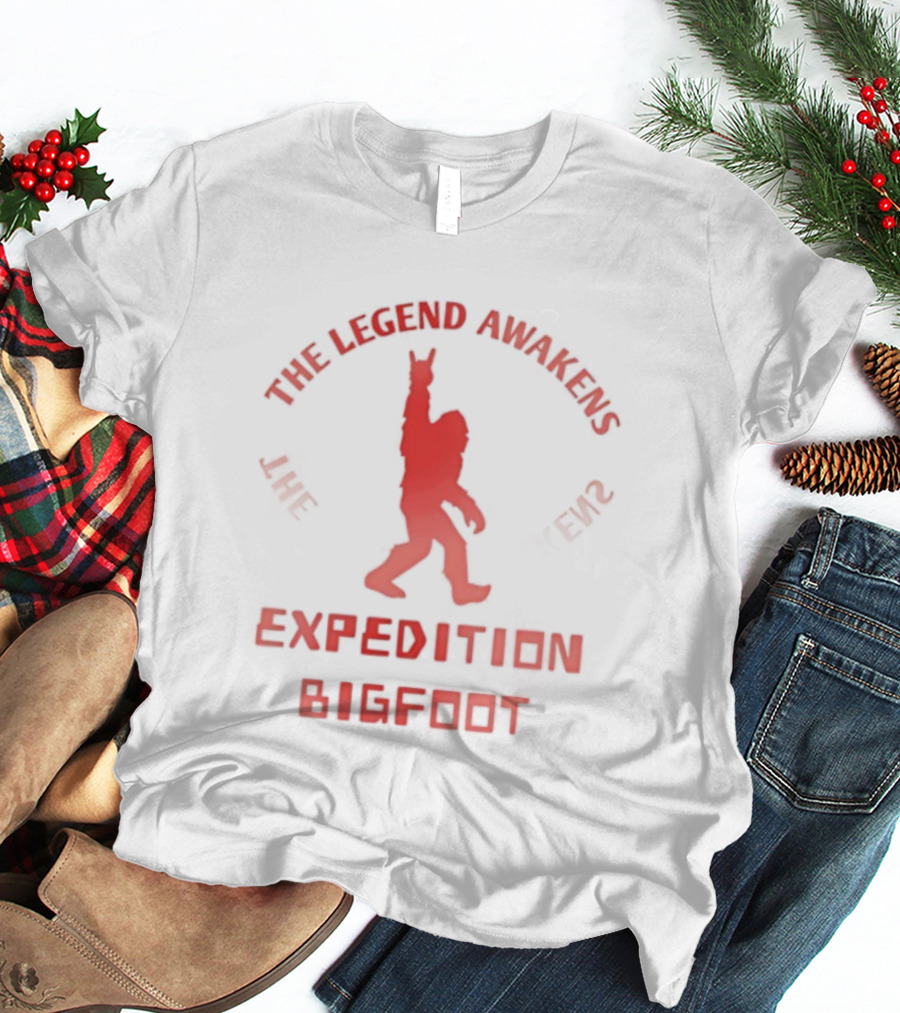 The Legend Awakens Expedition Bigfoot Bluff Creek Encounter 1976 T-Shirt