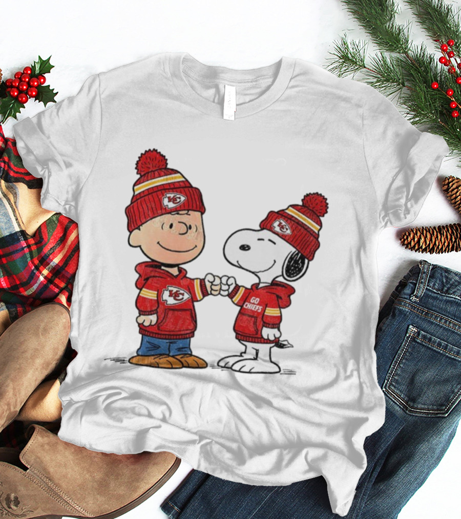Charlie Brown Snoopy Go Chiefs Kansas City Super Bowl Fist Bump T-Shirt