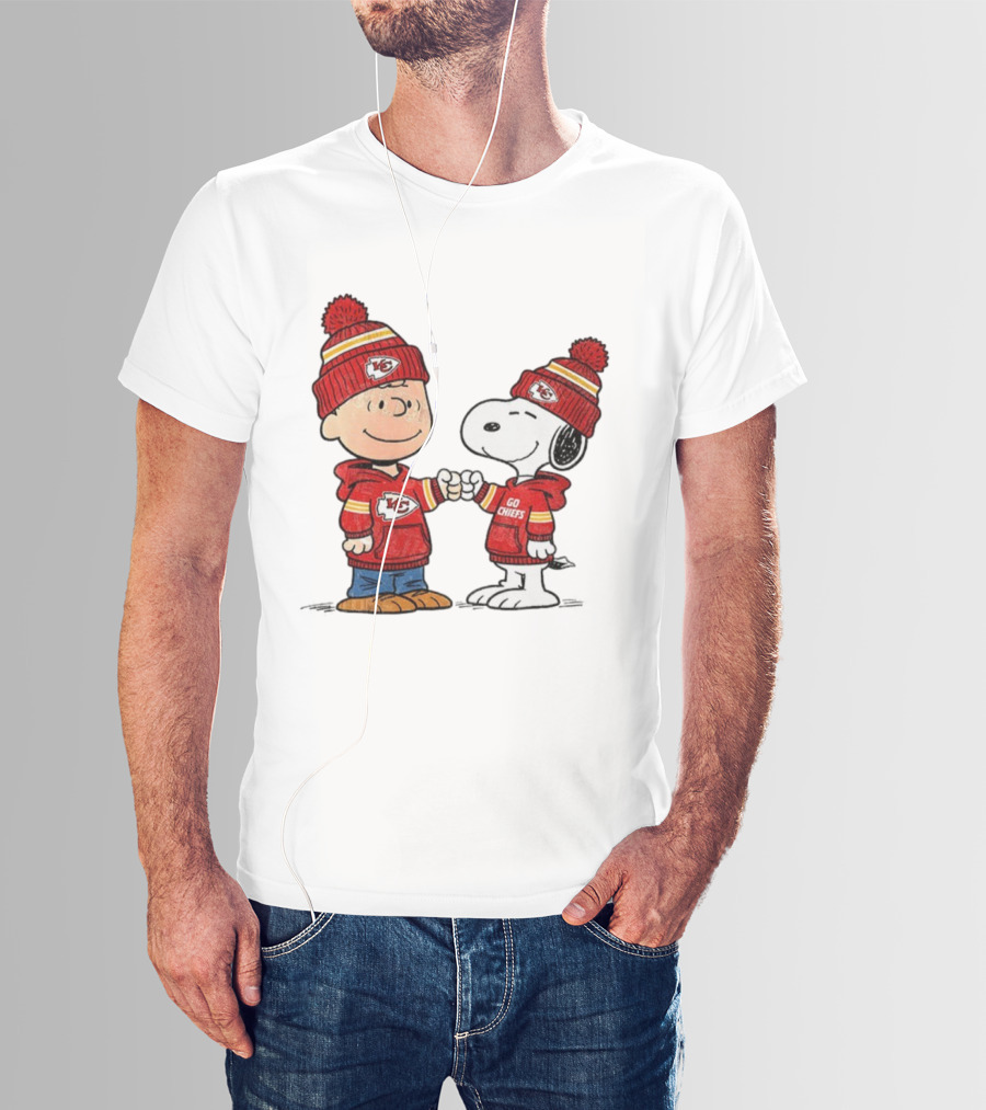 Charlie Brown Snoopy Go Chiefs Kansas City Super Bowl Fist Bump T-Shirt