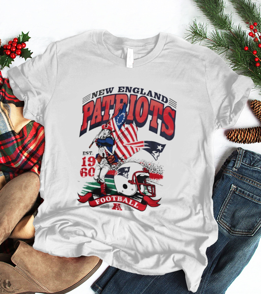 New England Patriots Football Est 1960 Vintage Style Helmet And Flag T-Shirt