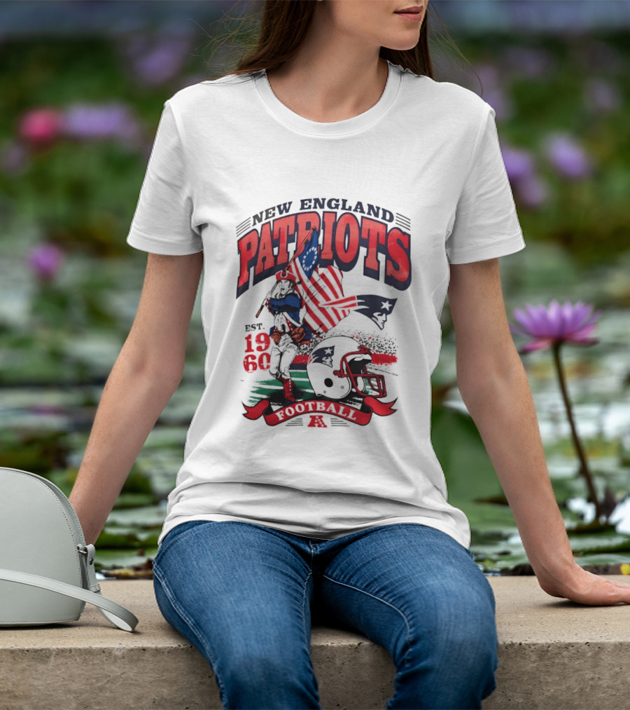 New England Patriots Football Est 1960 Vintage Style Helmet And Flag T-Shirt