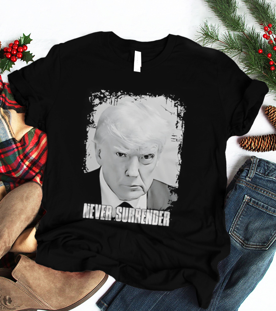 Never Surrender Donald Trump Black And White T-Shirt