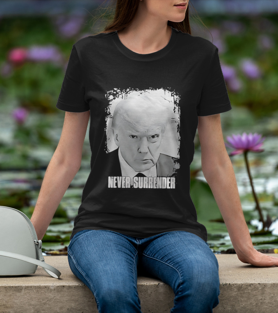 Never Surrender Donald Trump Black And White T-Shirt