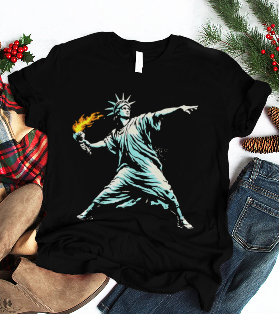 Statue Of Liberty Throwing Torch Meme T-Shirt