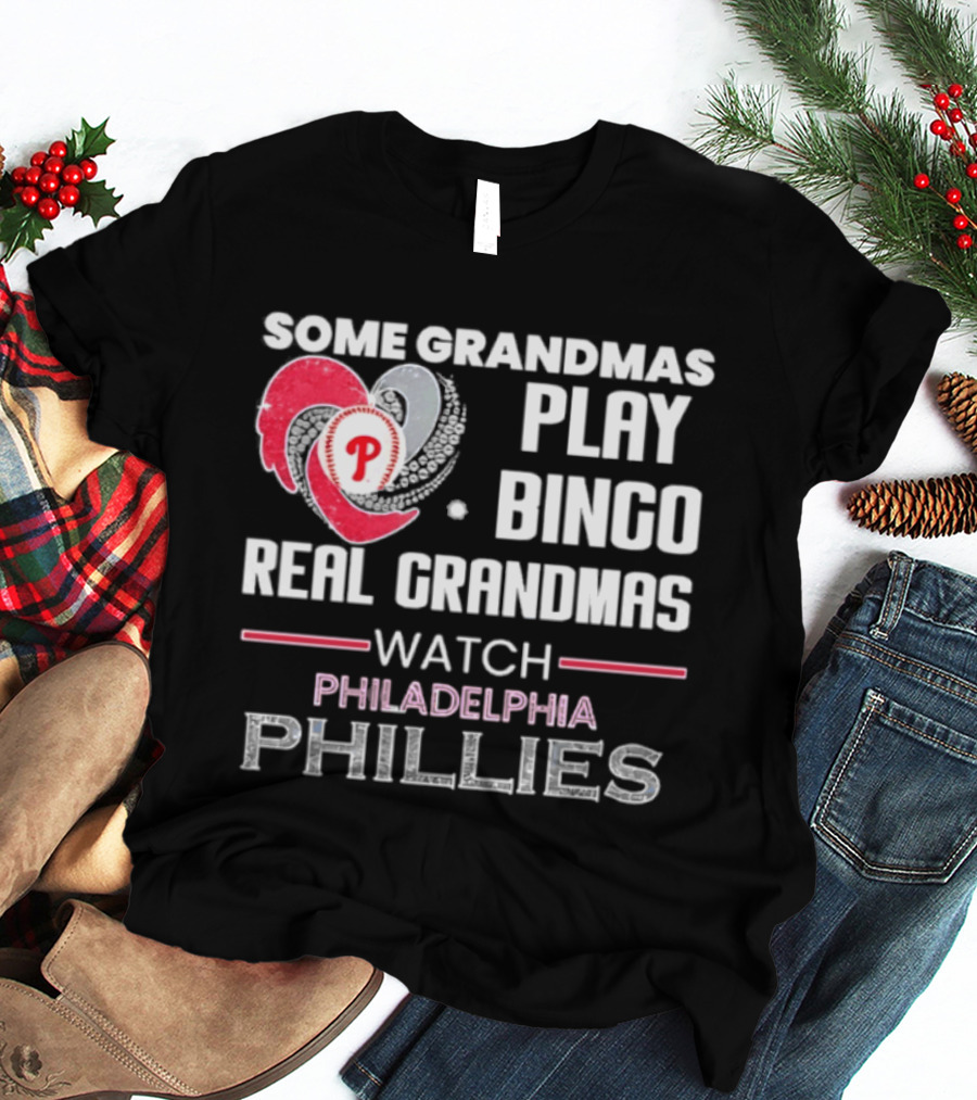 Some Grandmas Play Bingo Real Grandmas Philadelphia Phillies T-Shirt