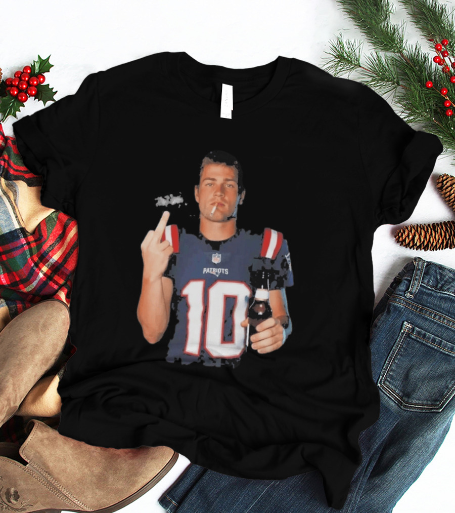 Patriots Number 10 Middle Finger Gesture Smoking Beer T-Shirt