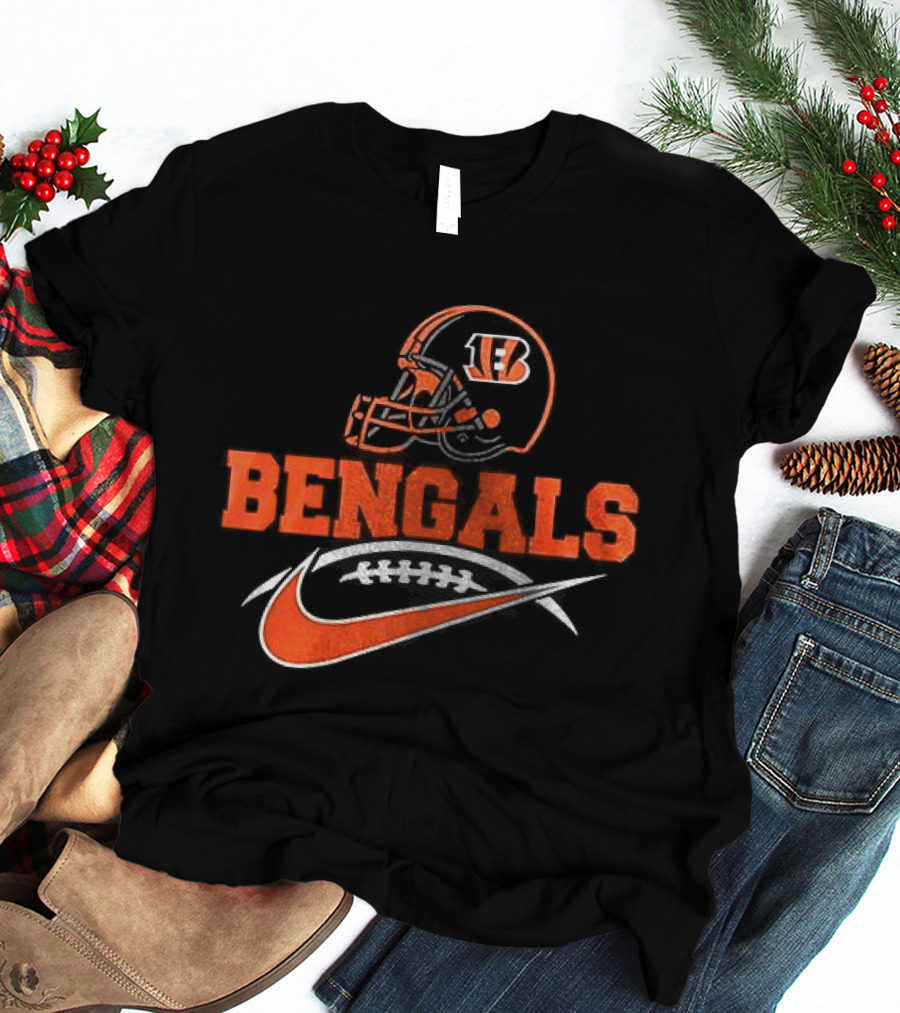 Cincinnati Bengals B Helmet BENGALS Nike Stylized T-Shirt