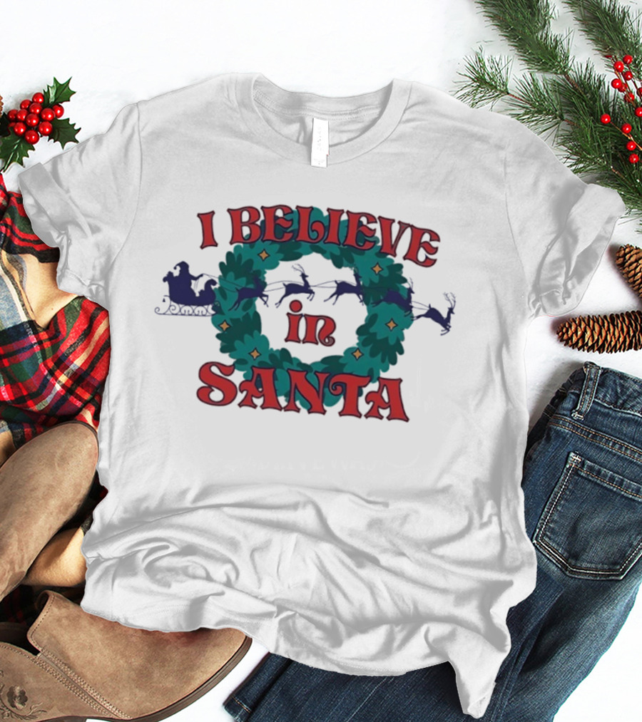 I Believe In Santa Sleigh And Reindeer Wreath Christmas T-Shirt