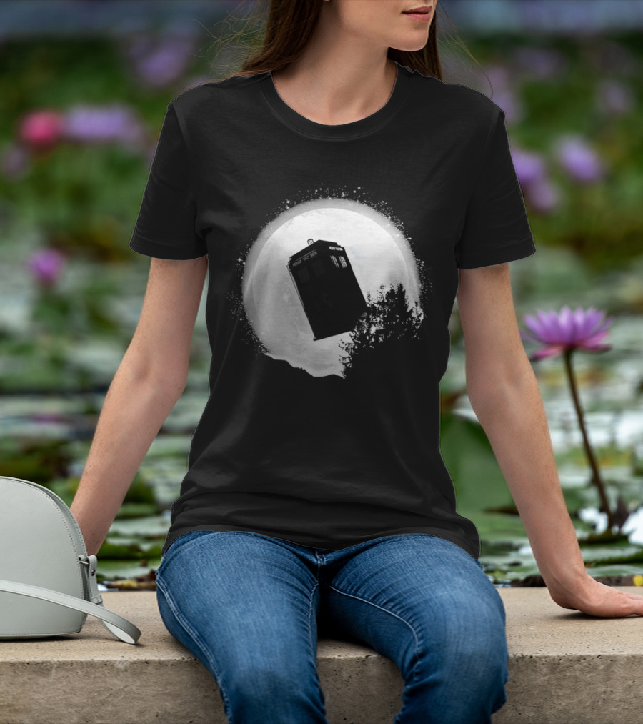 Tardis Doctor Who Moonlight Time Machine Iconic Sci Fi Police Box T-Shirt