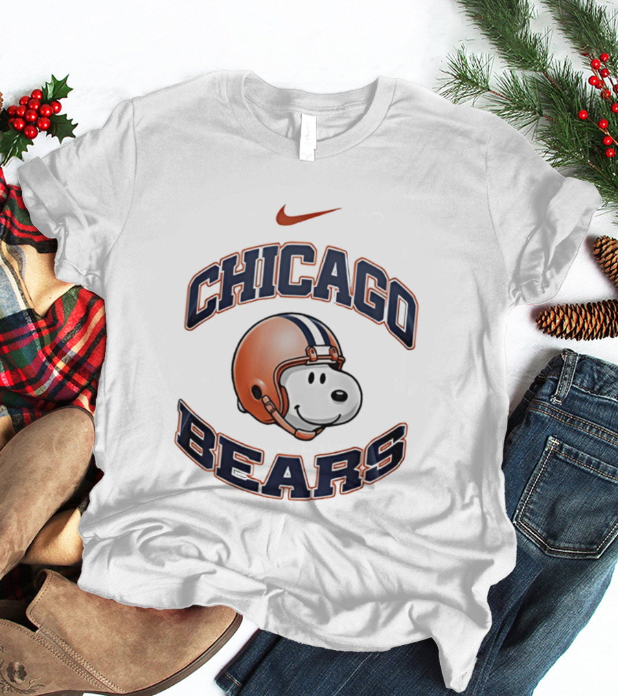 Nike Chicago Bears Snoopy Helmet T-Shirt