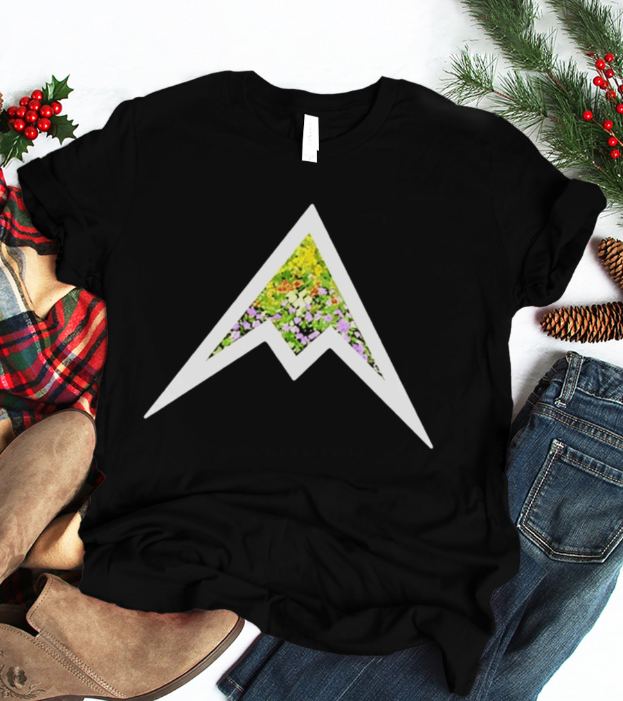 AM Garden Floral Pattern M Shape T-Shirt