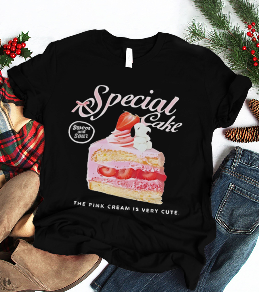 Special Cake Pink Cream With Strawberry And Snoopy T-Shirt