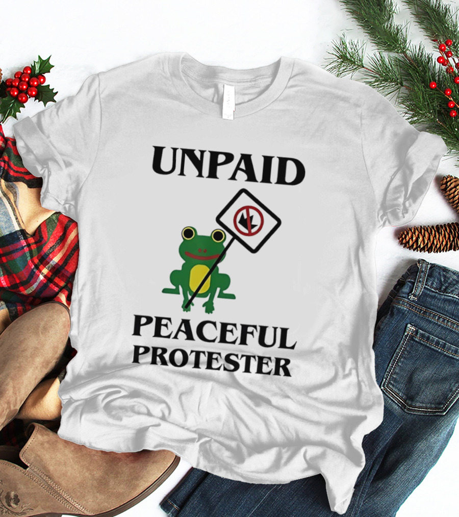 Unpaid Peaceful Protester Frog Holding No King Sign T-Shirt