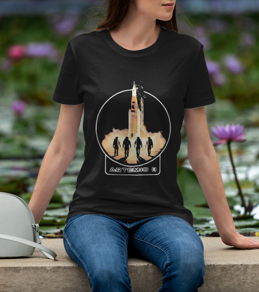 Artemis II Astronauts And Rocket Launch Moon Mission T-Shirt