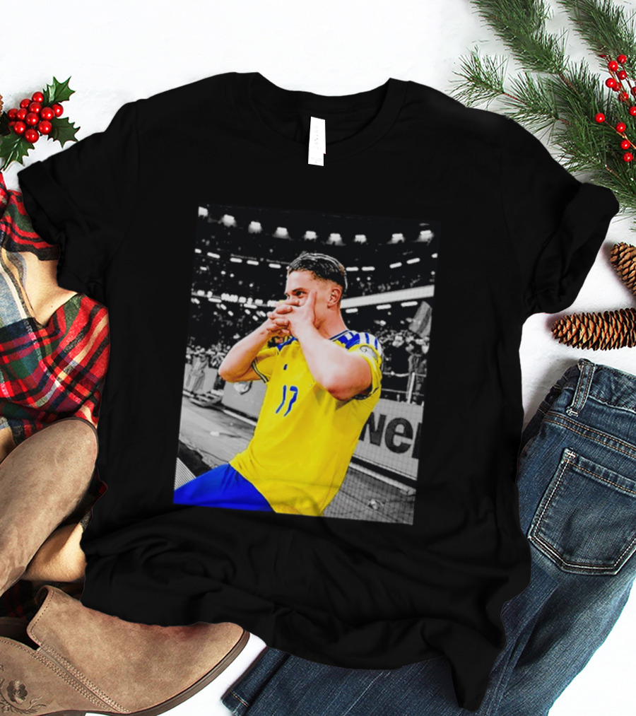 Viktor Gyokeres Sweden Yellow Soccer Jersey Celebration T-Shirt