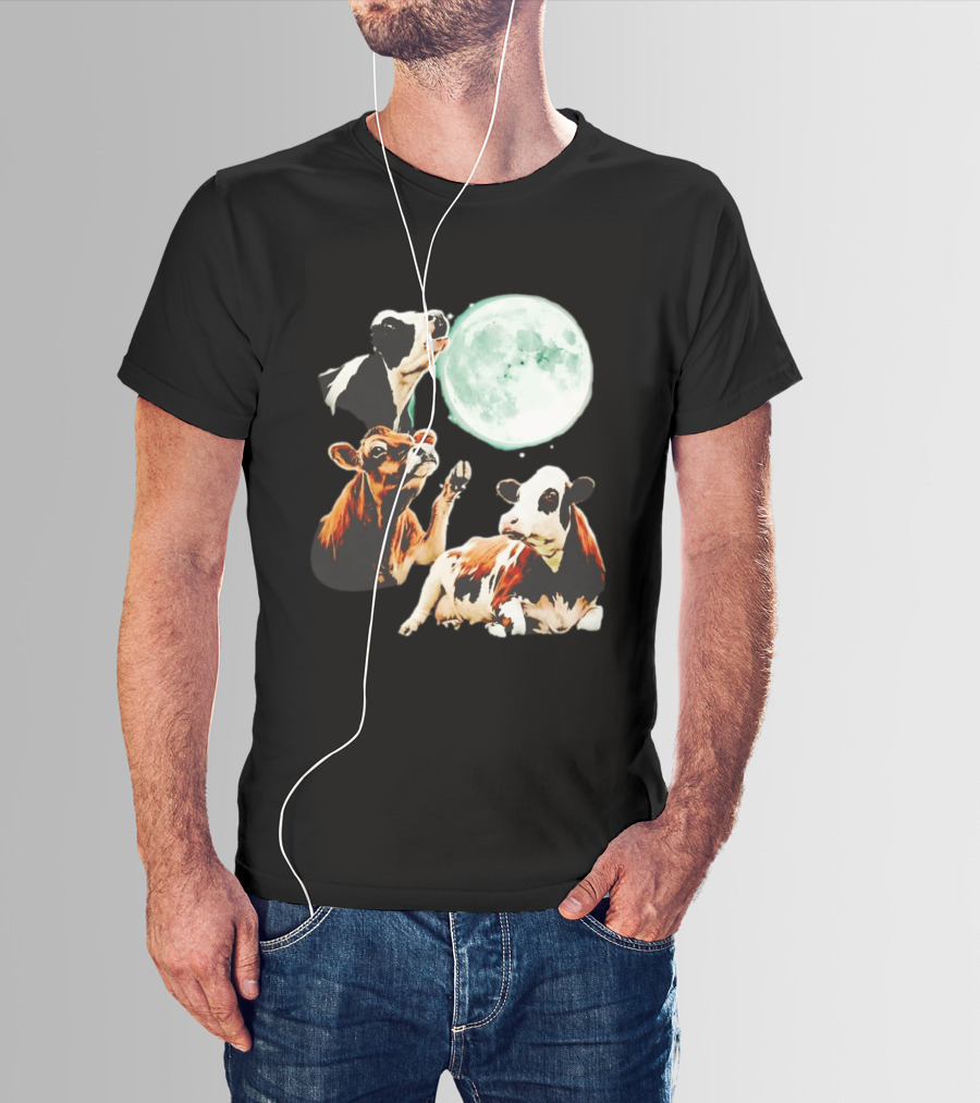 Cow Howling At Moon With Three Cows And Full Moon Scene T-Shirt