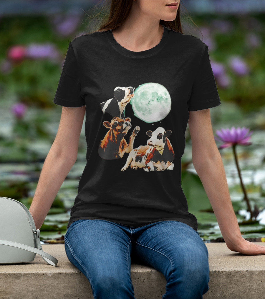 Cow Howling At Moon With Three Cows And Full Moon Scene T-Shirt