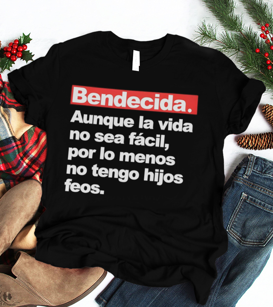 Bendecida Aunque La Vida No Sea Fácil Por Lo Menos No Tengo Hijos Feos T-Shirt