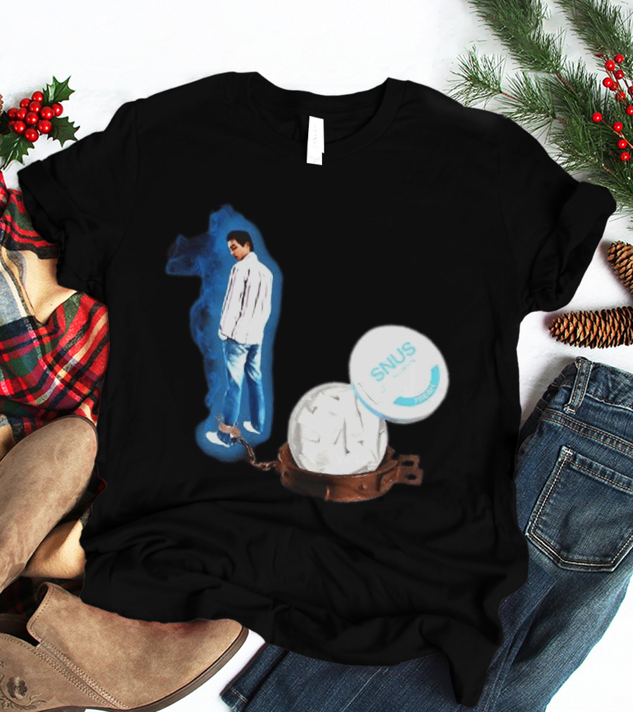 A Snus Gekettet Meme With Snus Tin And Chain T-Shirt
