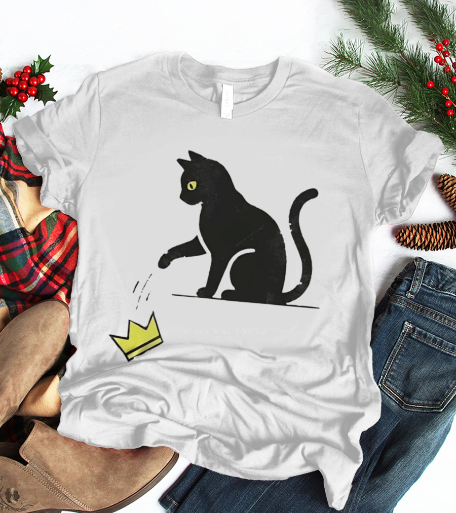 Cat Knocking Crown Anti King Humor Black Cat Yellow Eyes T-Shirt