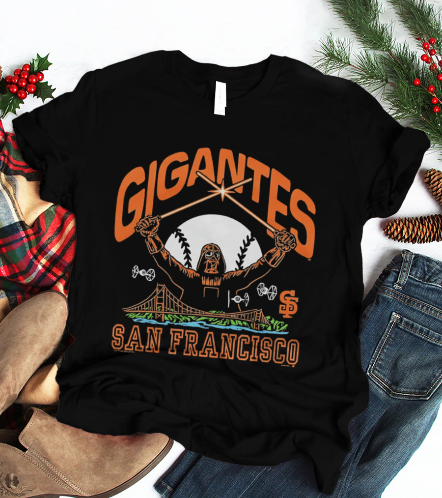San Francisco Gigantes Darth Vader Crossover With Golden Gate Bridge T-Shirt